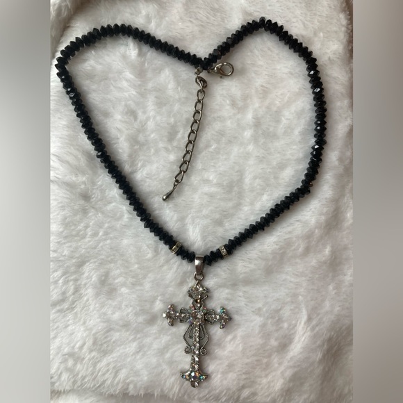 Vintage Aurora Borealis Cross Pendant on‎ Black Crystal Necklace - Picture 3 of 6